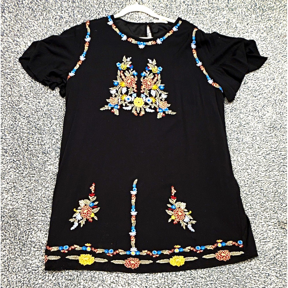 Entro Women's 2X Plus Black Floral Round‎ Neck Flutter Sleeve Embroidered Top